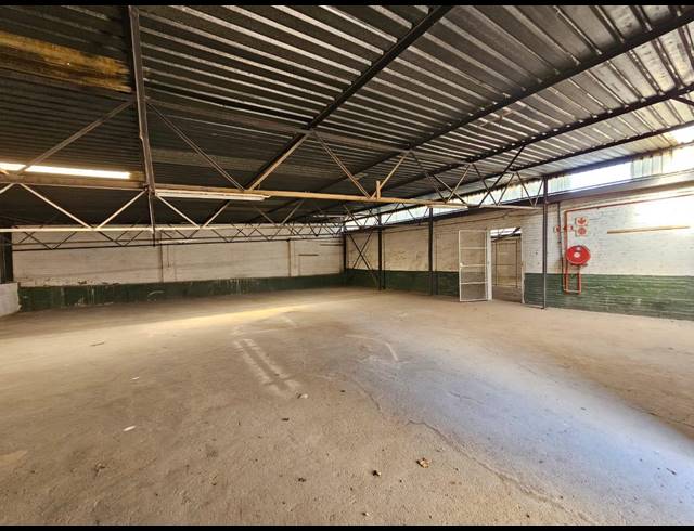 256M² WAREHOUSE TO LET IN MALVERN